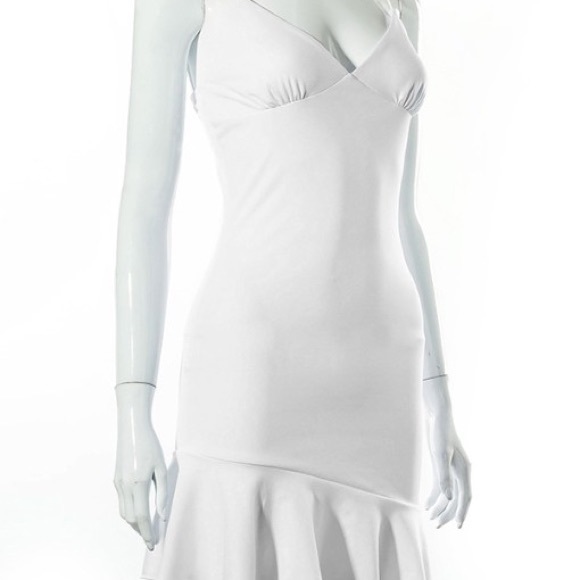 Ruffle V-neck dress - Picture 9 of 12